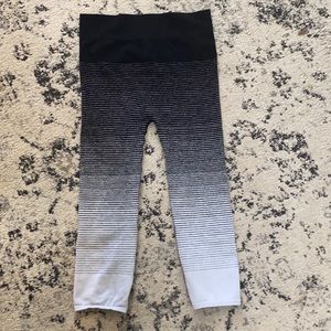 City streets Ombré capri leggings NWOT